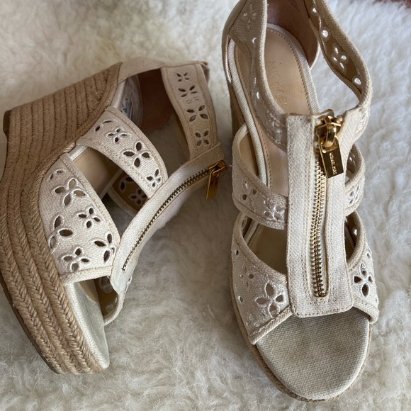 PRELOVED MK WEDGE 7 - Picture 2 of 3